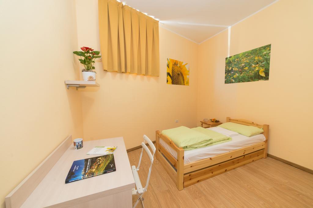 Hostel L'Ost - Ostello Di Grumes Zewnętrze zdjęcie